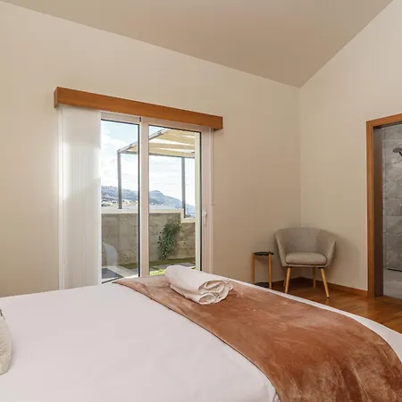 בקתה Rosas House, Private House With Jacuzzi And Bbq Estreito Da Calheta